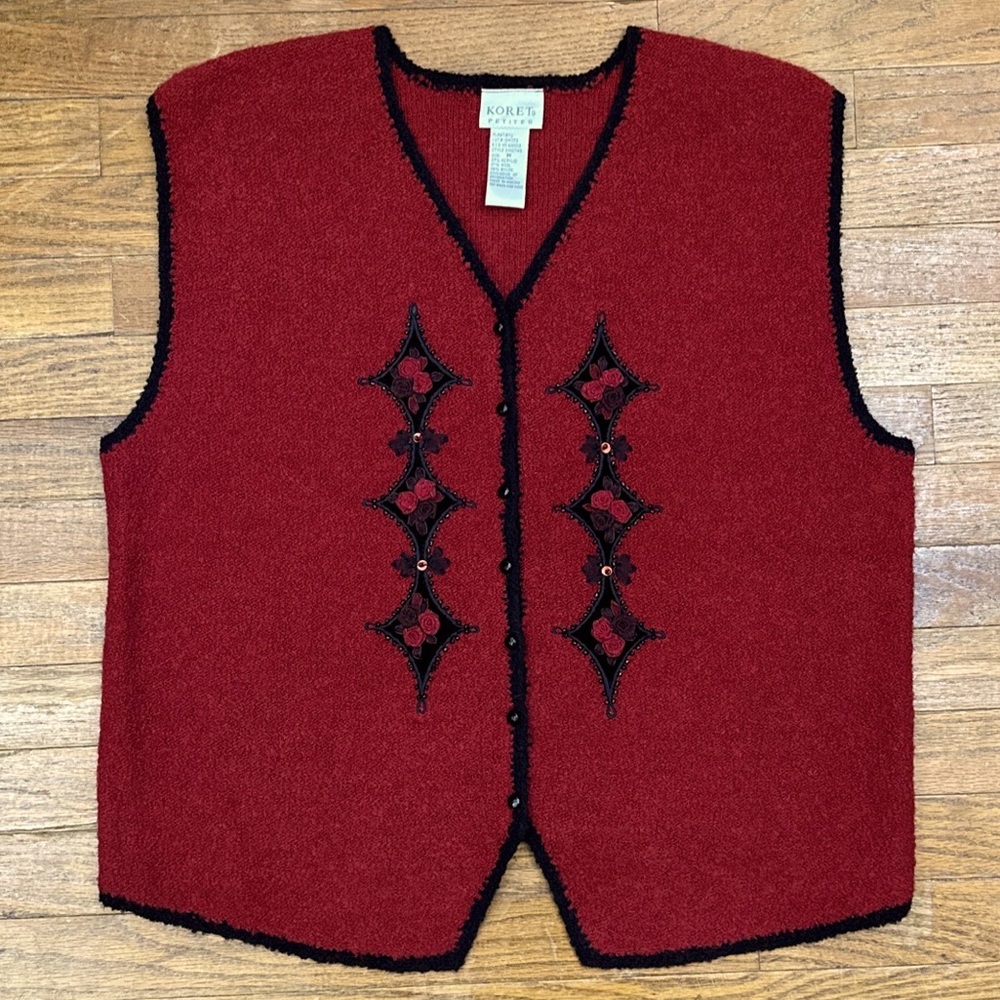 Koret Petites Sz Medium Red Black Beaded Floral Rosette Accent Knit Sweater Vest